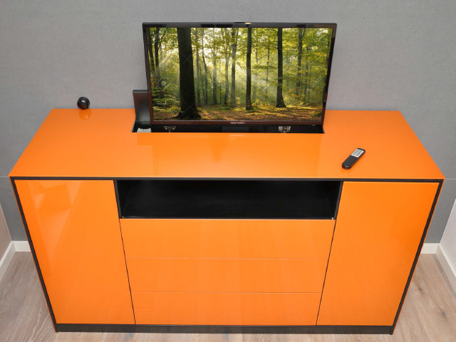 Sideboards, Highboards, Lowboards & Kommoden