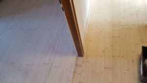 Sanierung von lackierten Holzböden