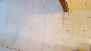 Sanierung von lackierten Holzböden