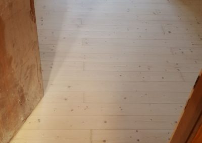 Sanierung von lackierten Holzböden