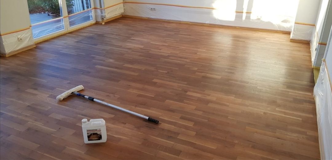 Parkettreinigung vorher Vor der Parkettaufarbeitung