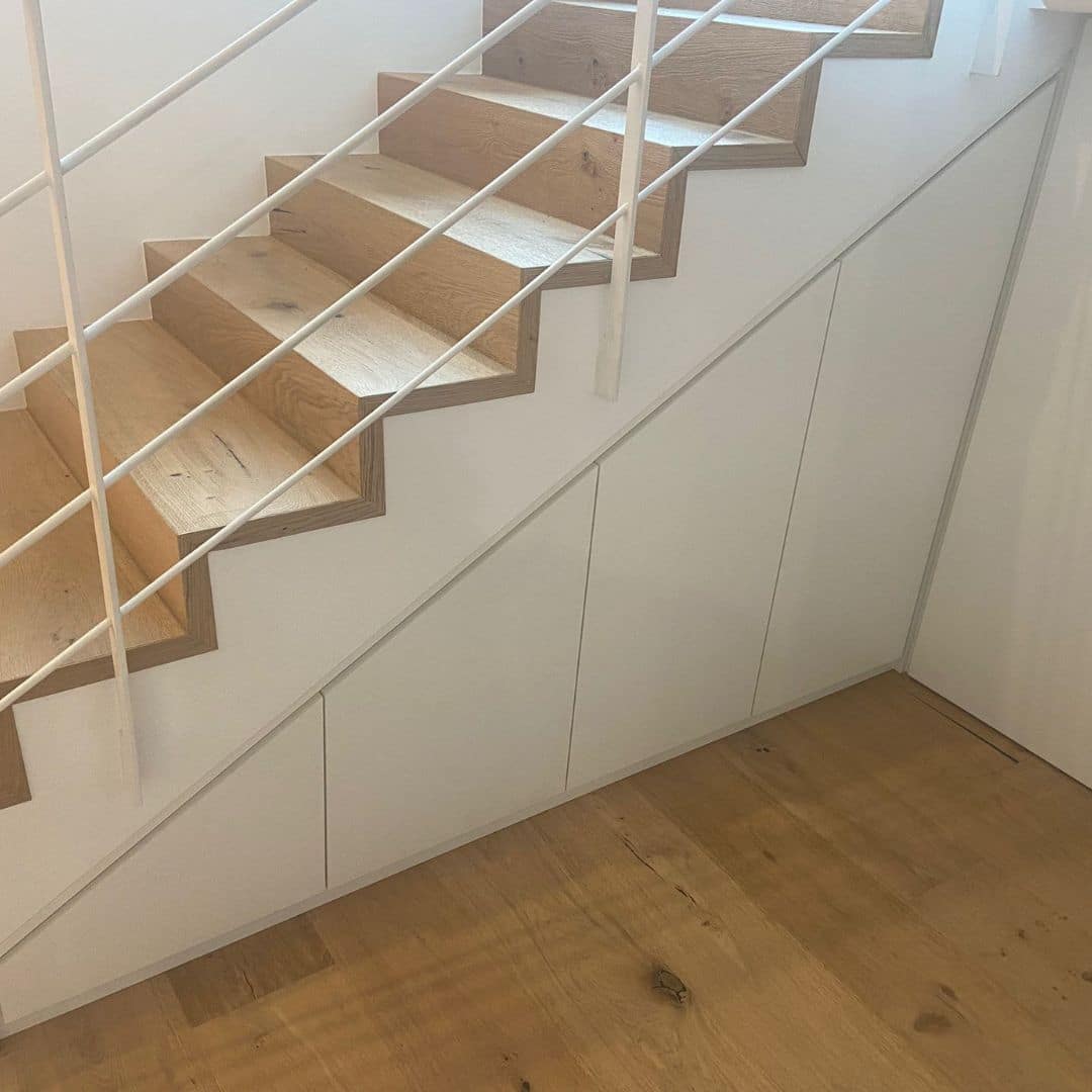 Maßgefertigte Möbel - Treppenschrank