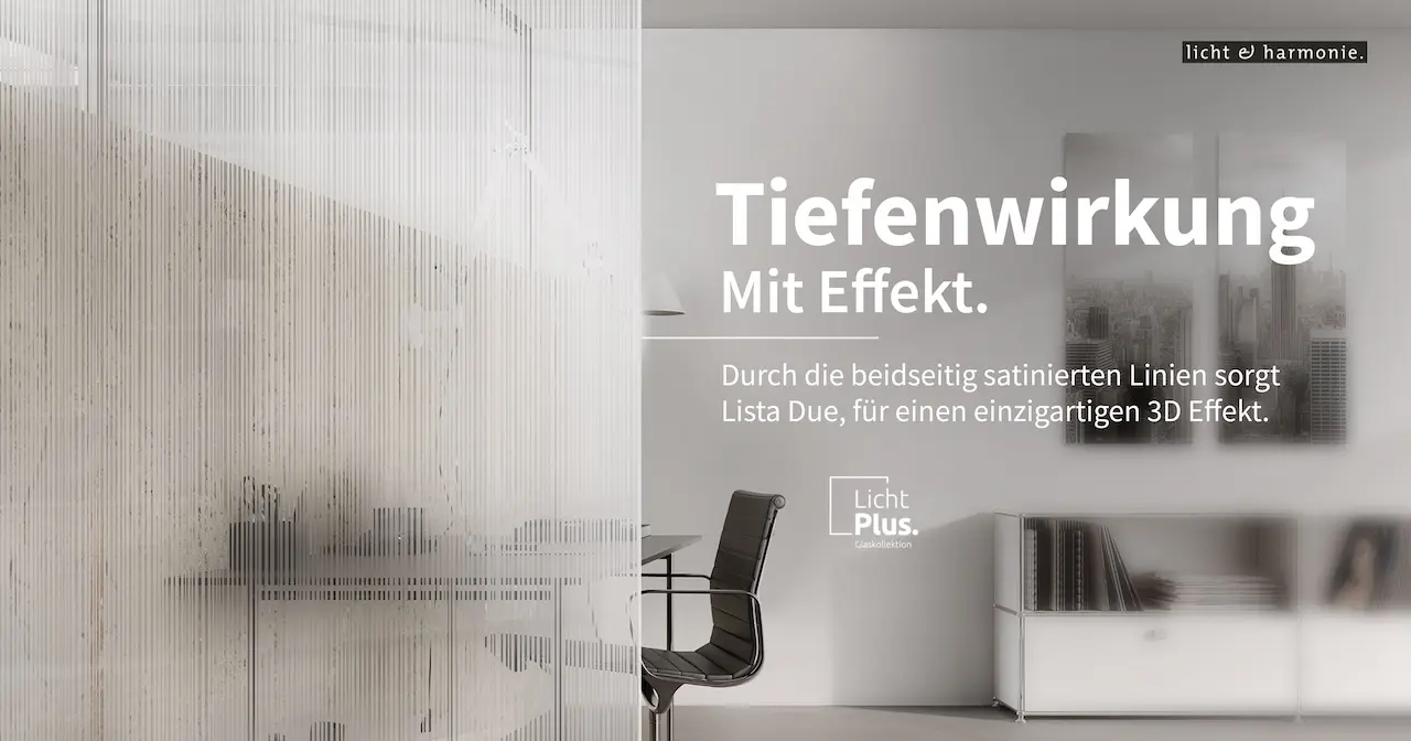 Moderne Glastür mit vertikalen Linien als lichtdurchlässiger Raumtrenner